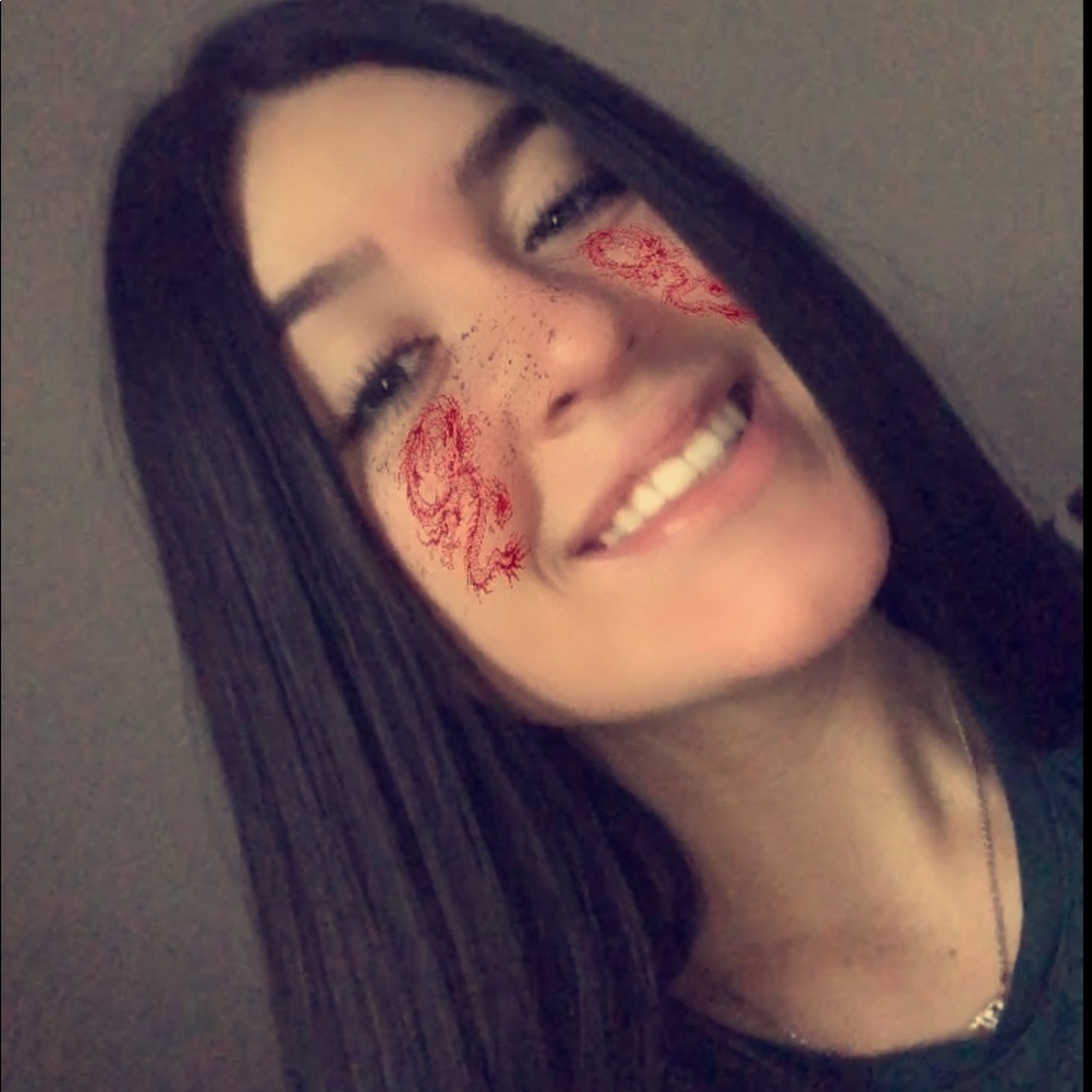 Meet your Posher, Kayla